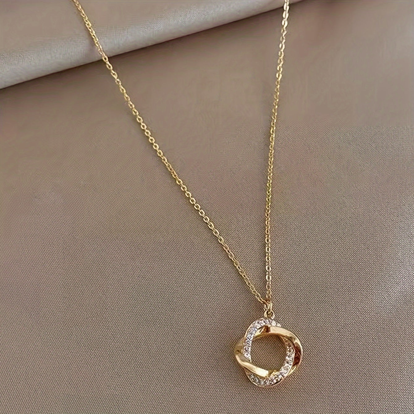 Glassdrop Pendant Necklace